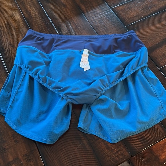 Oiselle Long Roga shorts (6 inch) - Size 8 - Picture 6 of 6